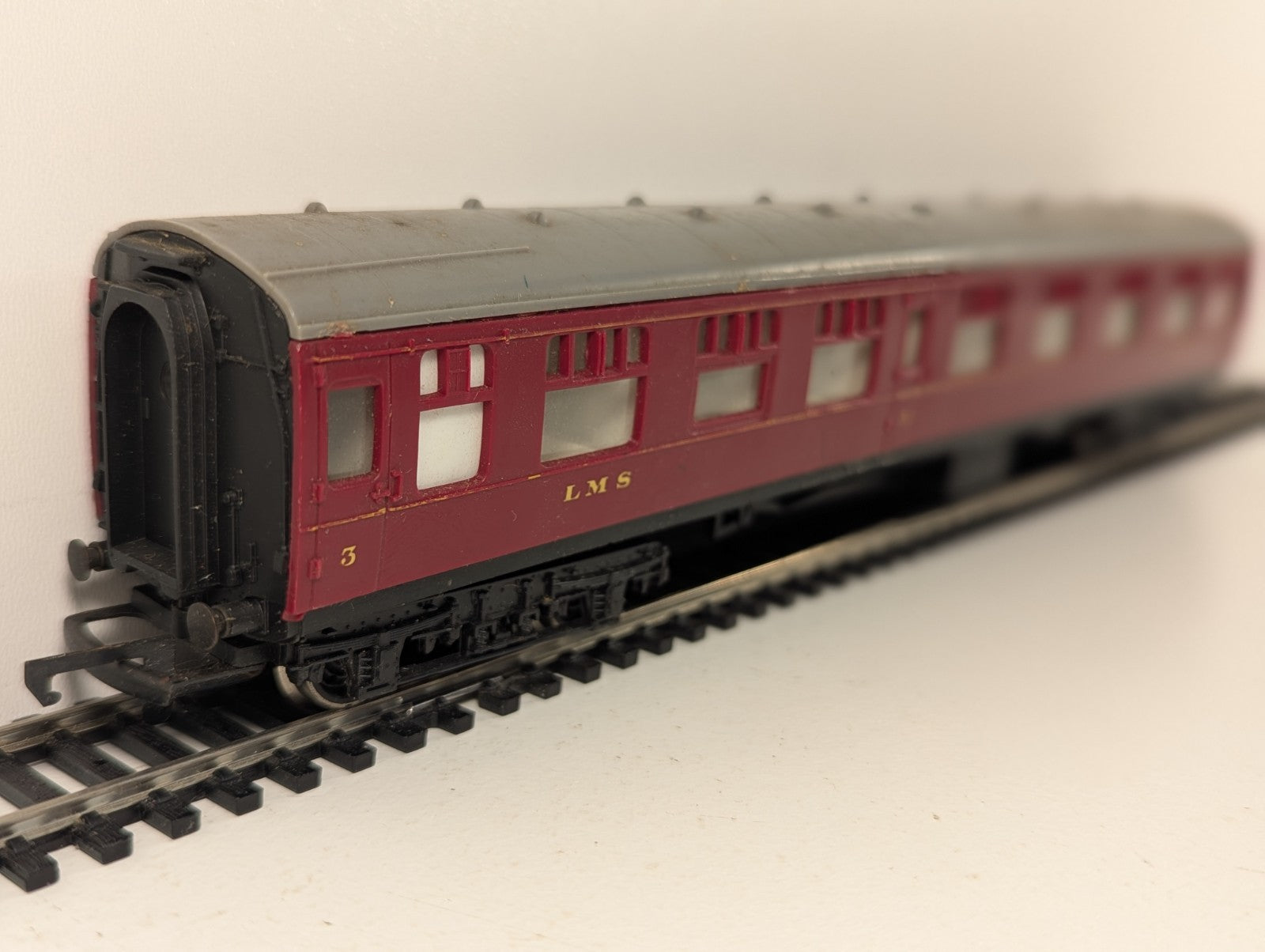 Hornby OO Gauge LMS Mk1 Corridor Full 3rd Coach