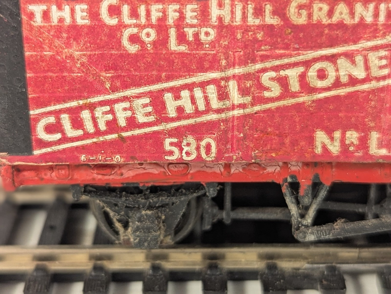 Peco OO Gauge Cliffe Hill Granite Co. Ltd. 5-Plank Wagon Goods Wagon