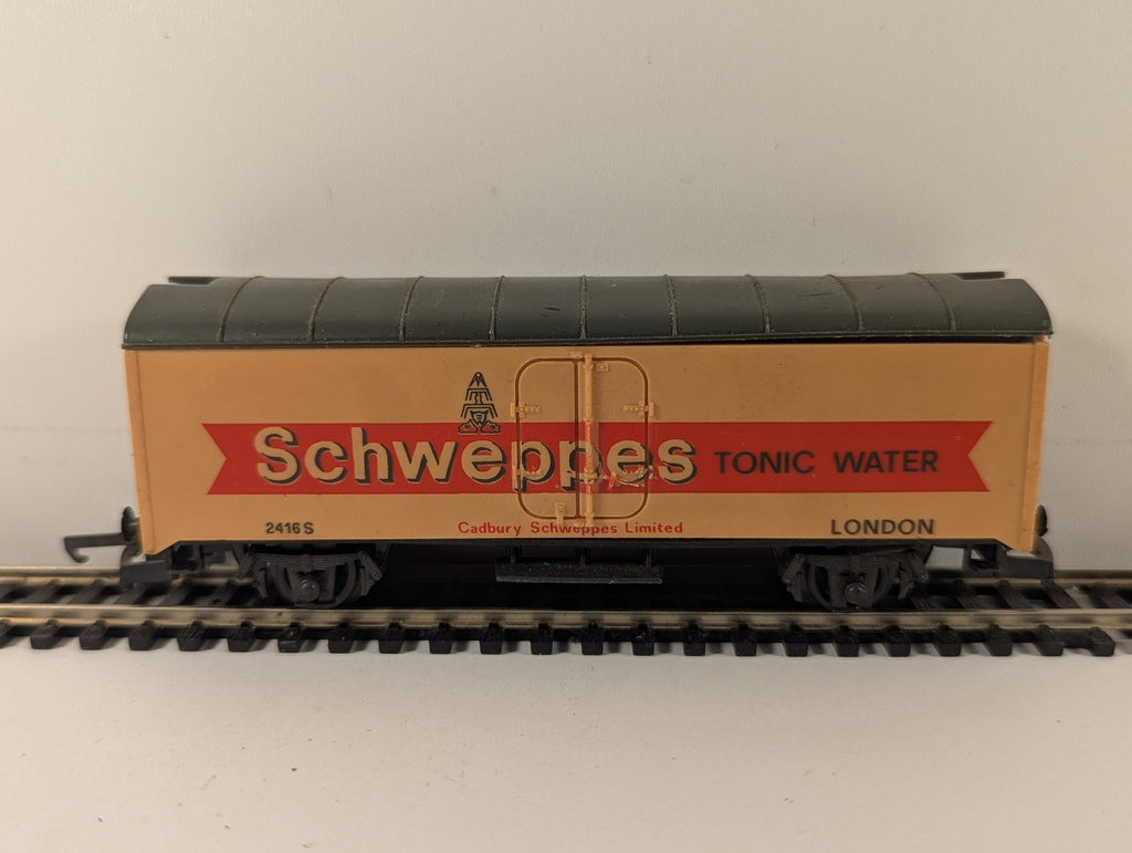 Lima OO Gauge 12 Ton Ventilated Van Goods Wagon 2416 S Schweppes 37-146