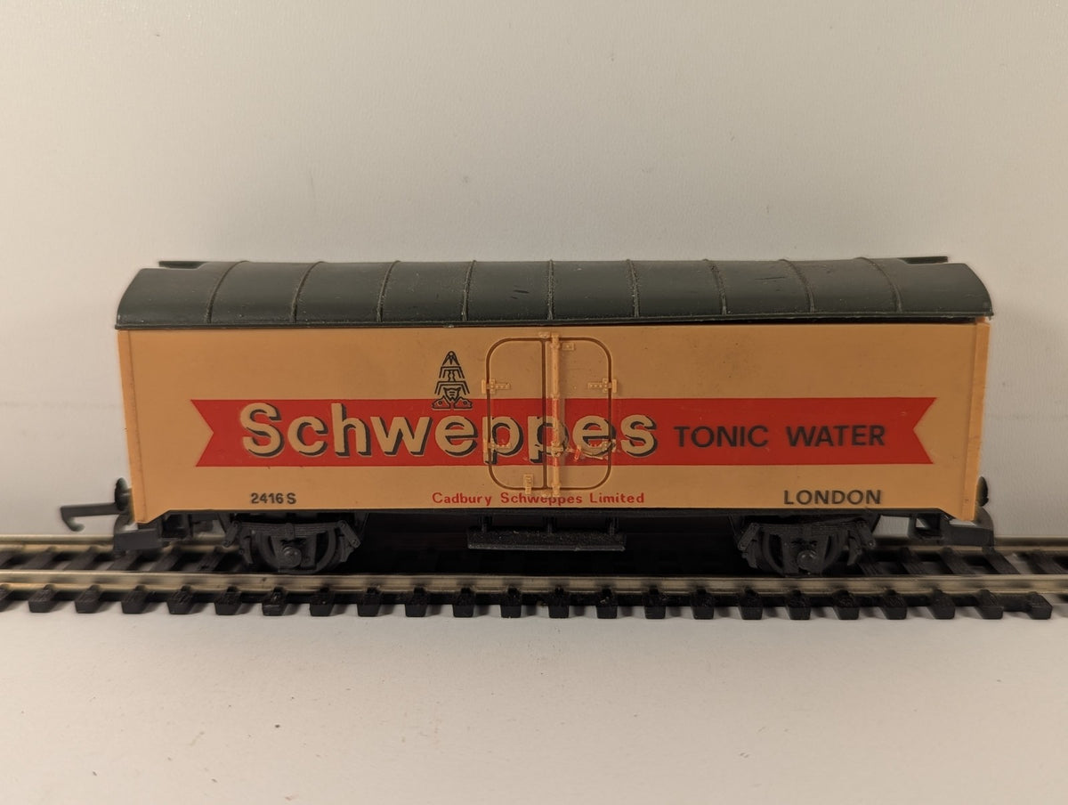 Lima OO Gauge 12 Ton Ventilated Van Goods Wagon 2416 S Schweppes 37-146