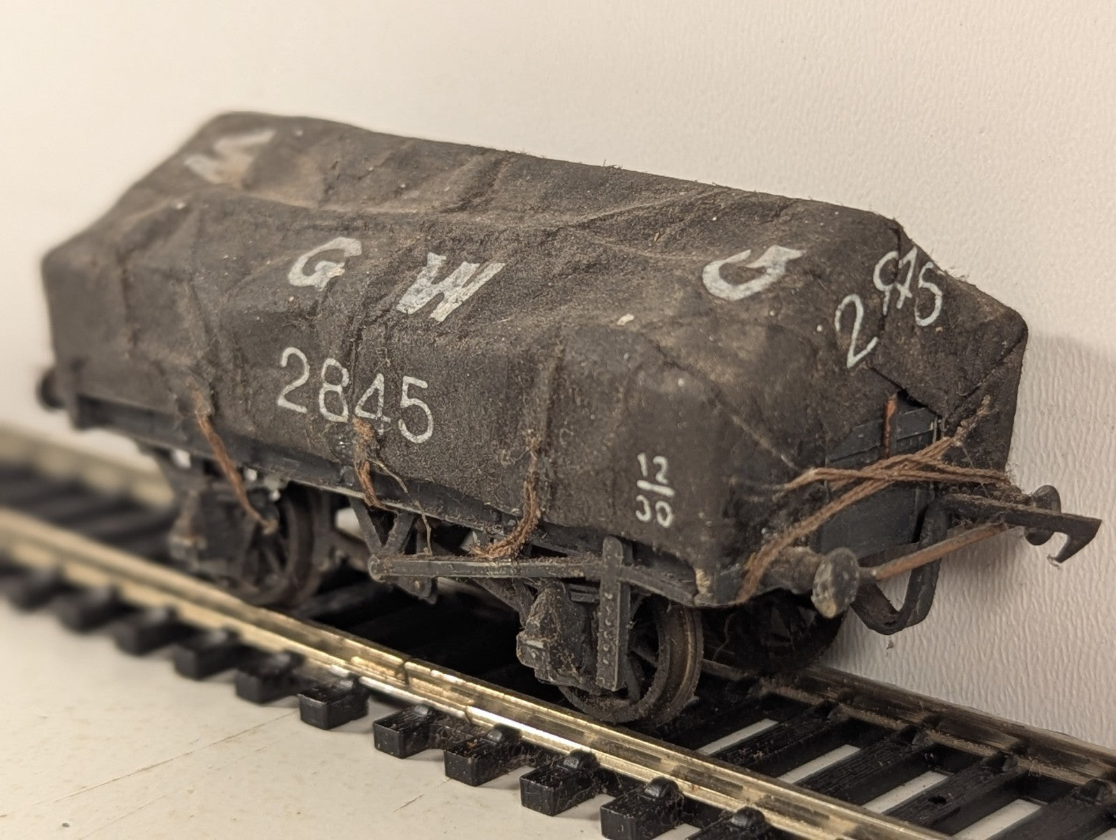 Kitbuilt GWR Open Wagon with Tarp Cover Goods Wagon 2845 GWR Grey