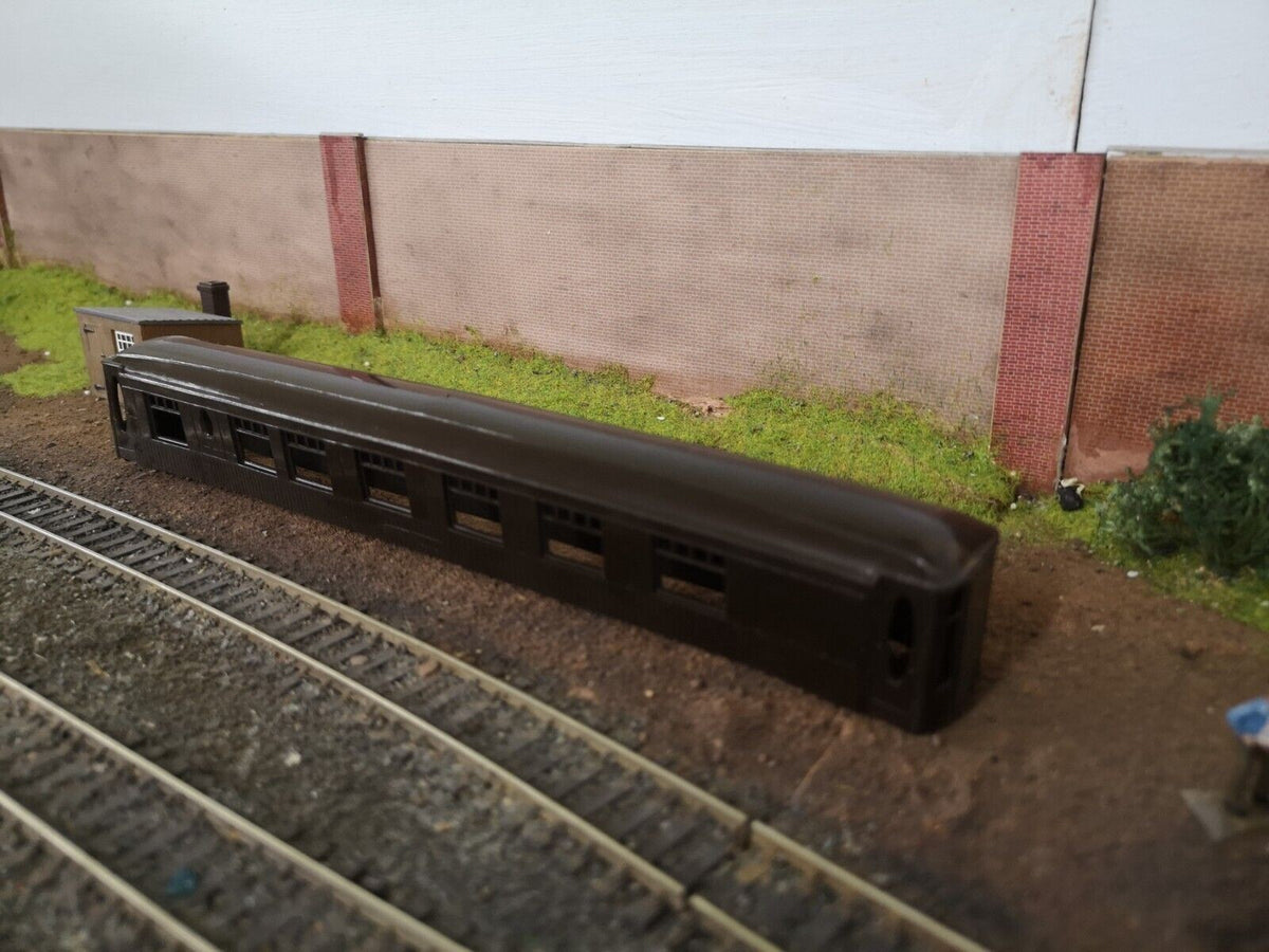Graham Farish OO Gauge Pullman Coach Body Ready To Paint