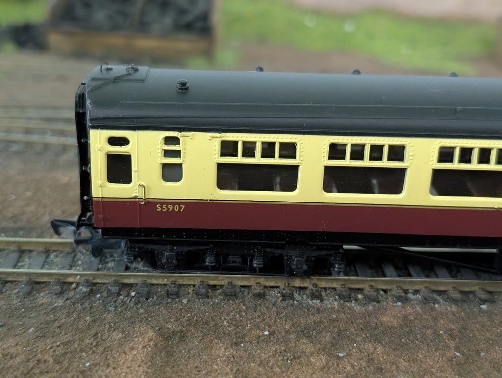 Bachmann 34-552 OO Gauge BR Crimson/Cream Bulleid Composite Coach S5907