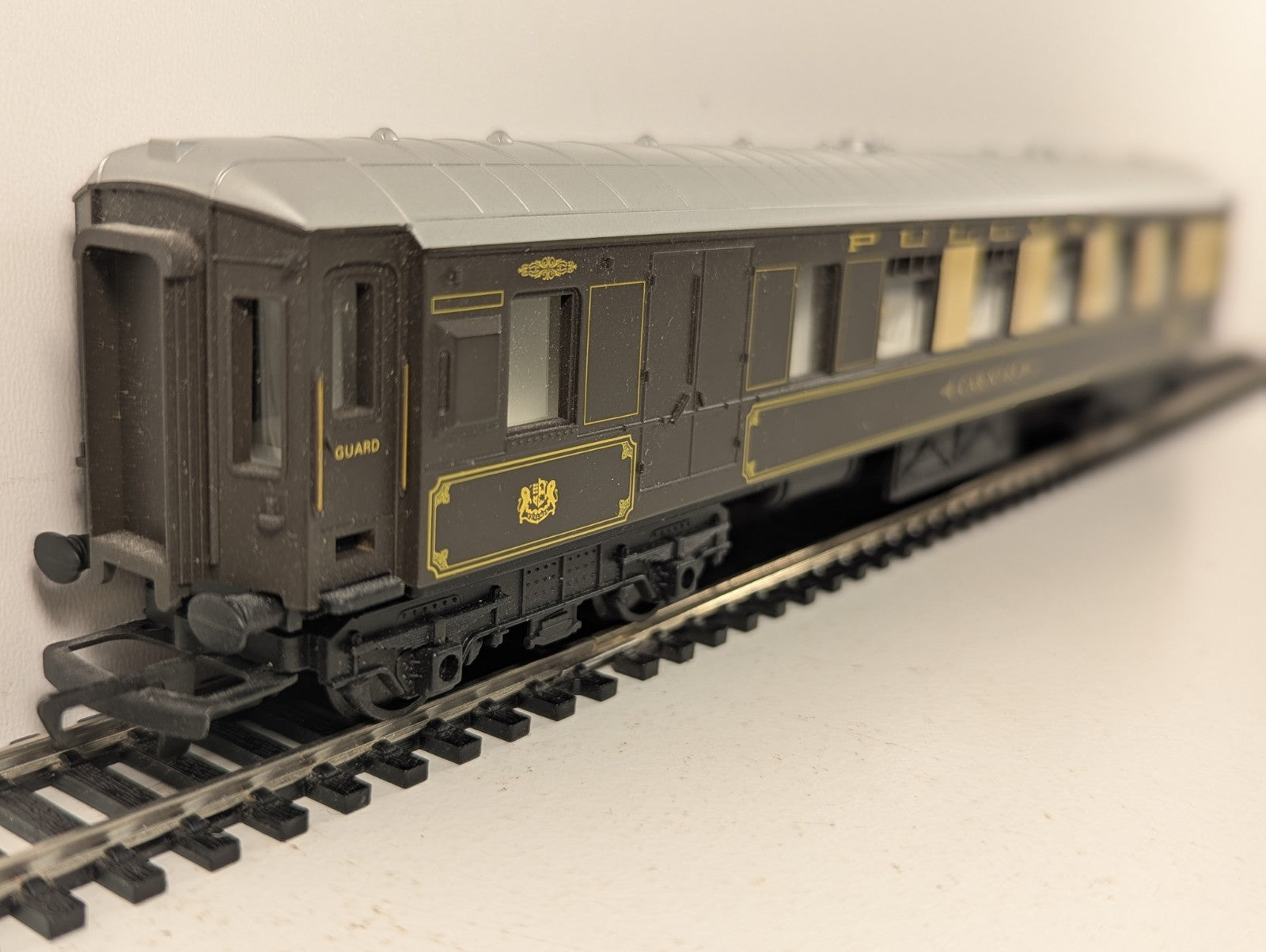 Hornby OO Gauge Pullman Brake Third Car No. 65 Coaches Pullman umber