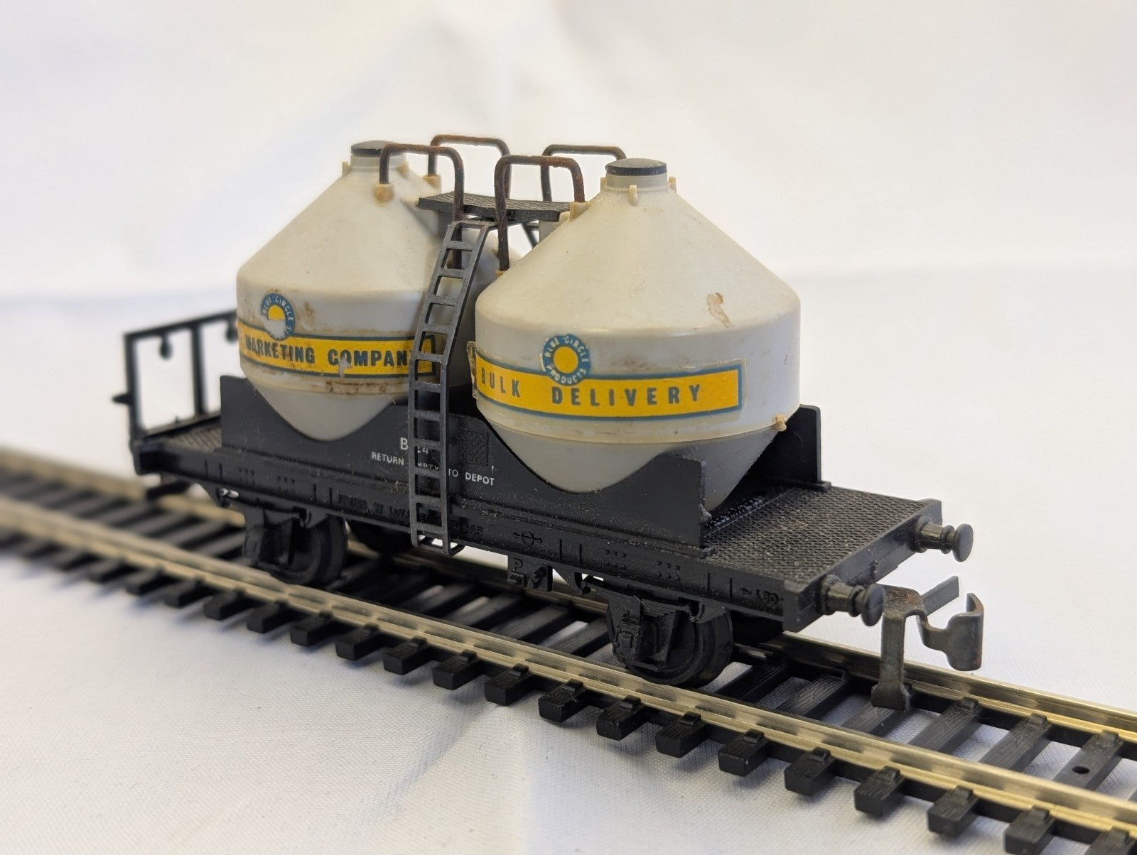 Playcraft Railways P642 Twin Silo Bulk Cement Wagon