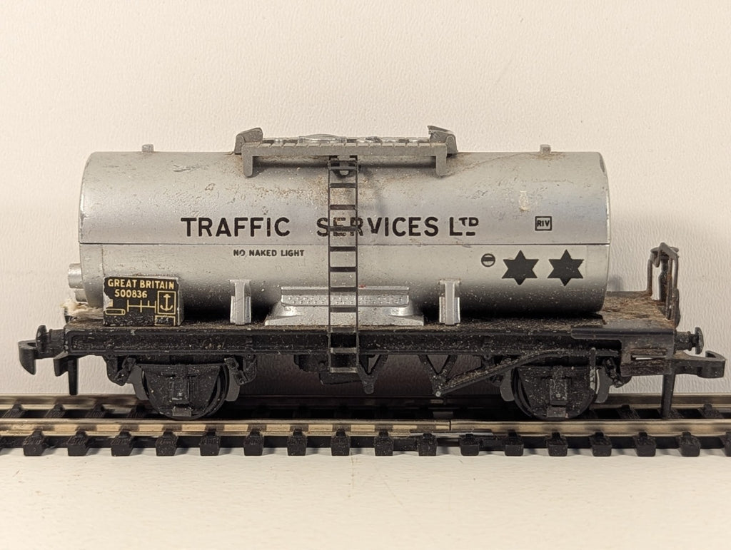 Hornby Dublo OO Gauge 4679 Silver Traffic Services Ltd Tank Wagon