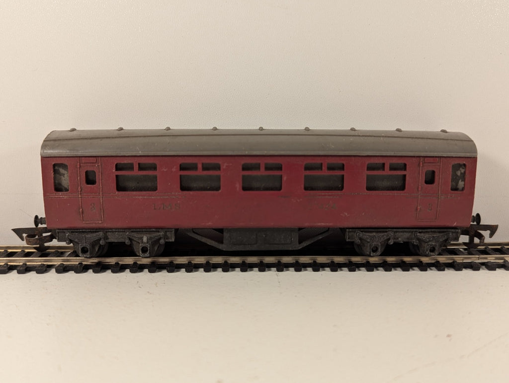 Tri-ang OO Gauge LMS Passenger Coaches