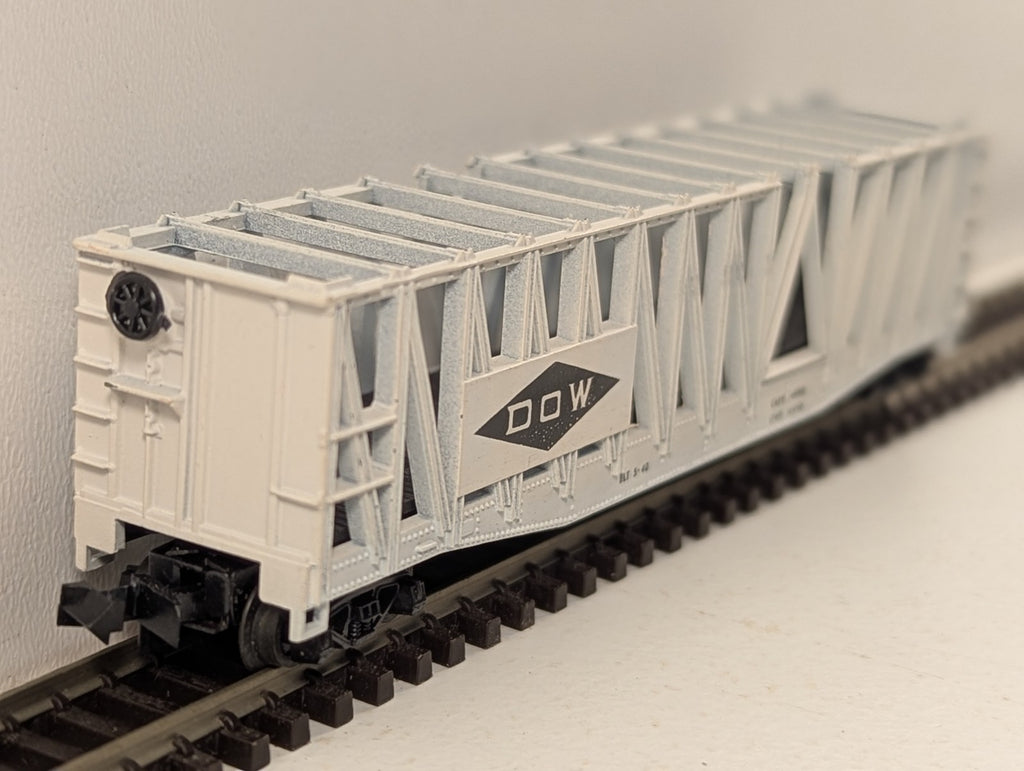 Trix N Gauge 70-Ton DOW Chemical Company Flat Beam Container Car
