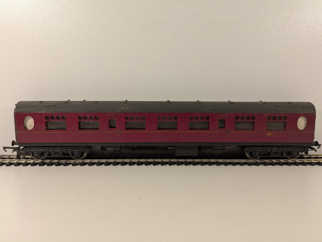 Hornby OO Gauge British Railways Composite Coach BR Maroon