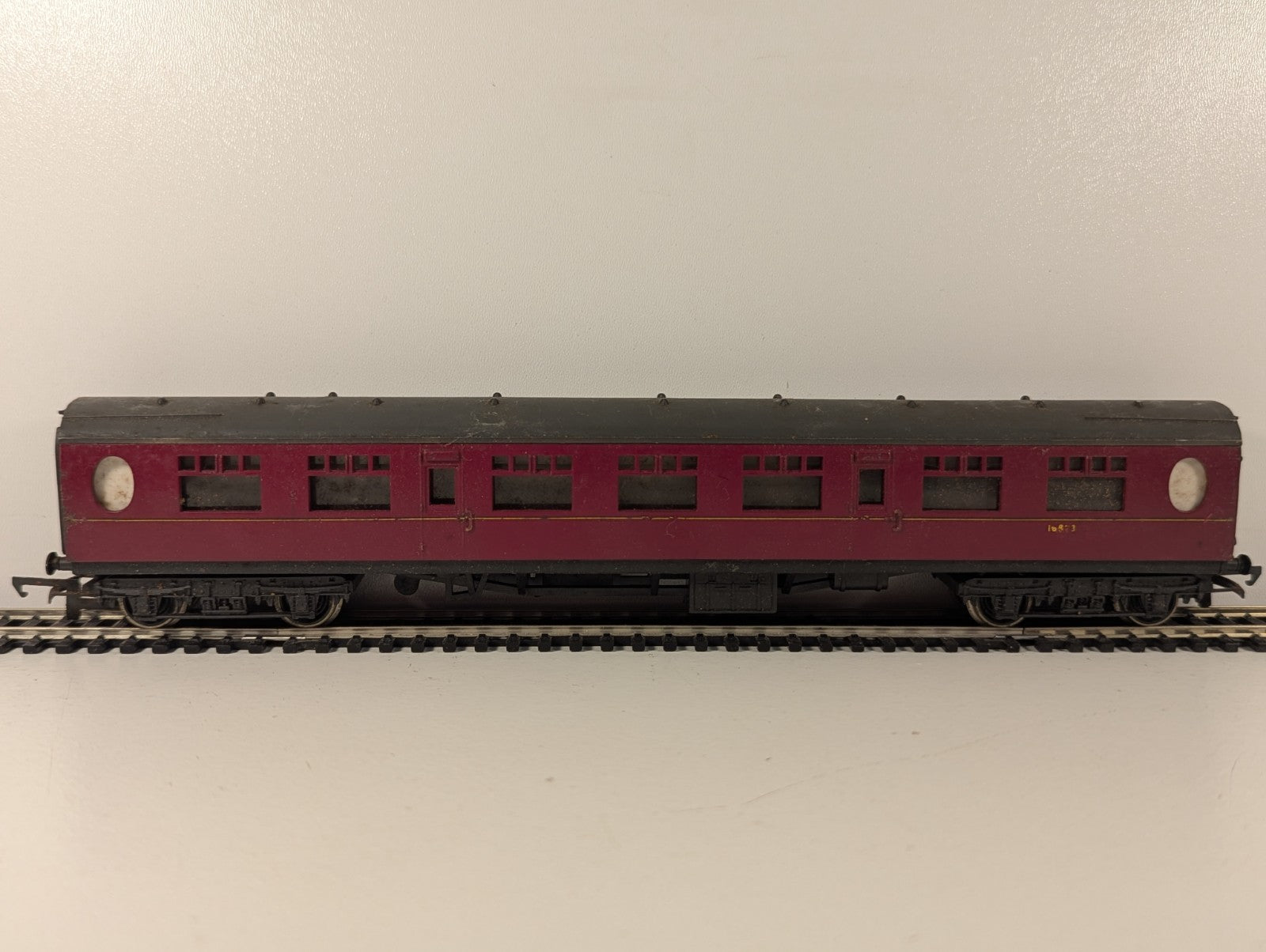 Hornby OO Gauge British Railways Composite Coach BR Maroon