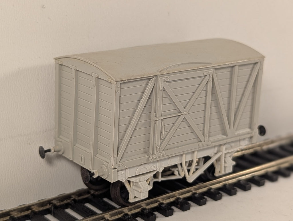 Slater's OO Gauge Midland Railway 10 Ton Covered Goods Van Unpainted 7024