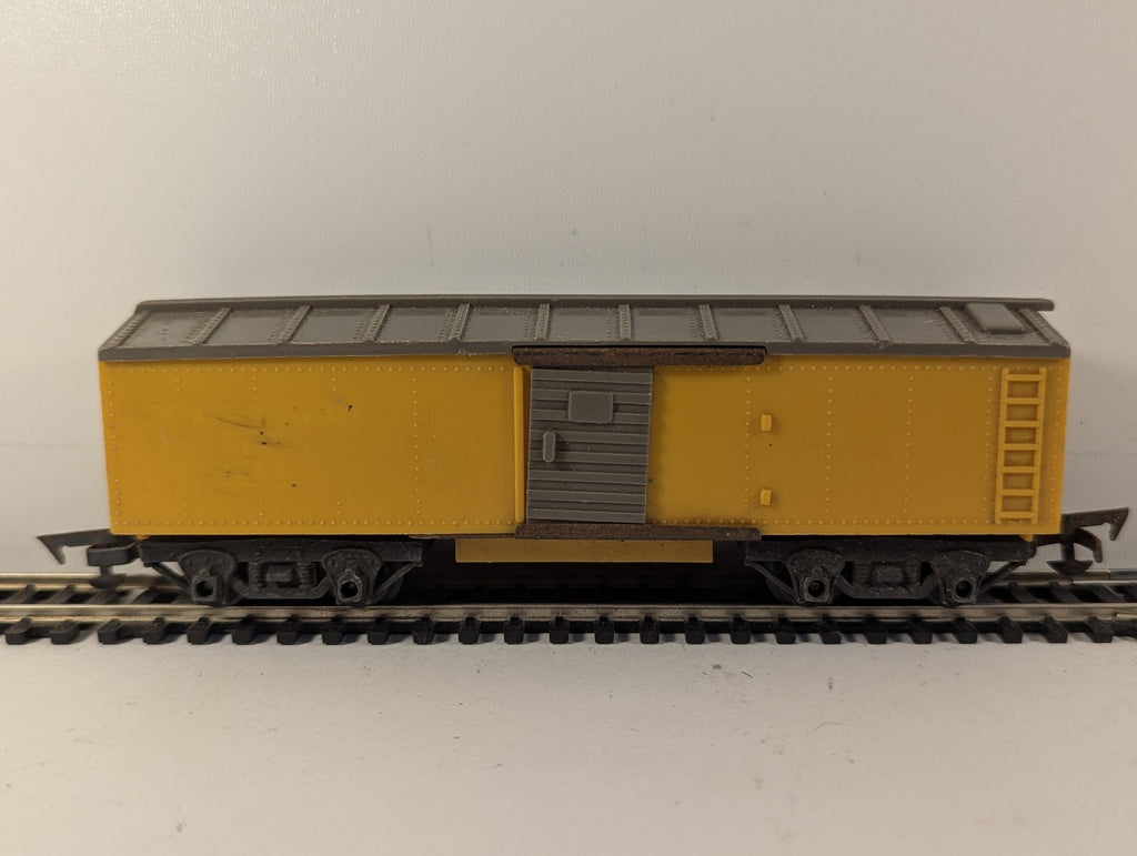 Triang Refrigerator Car Boxcar Yellow & Grey