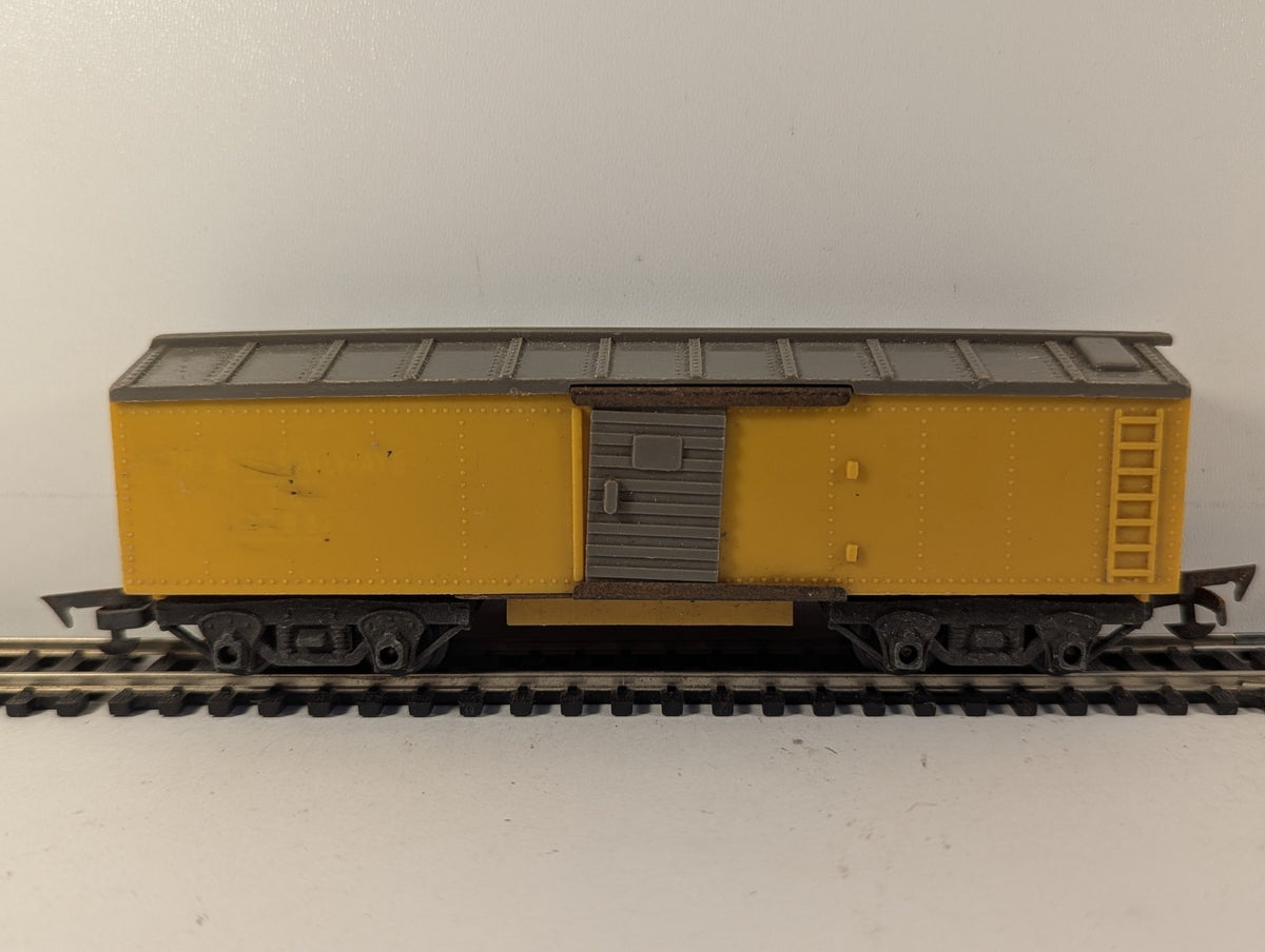 Triang Refrigerator Car Boxcar Yellow & Grey