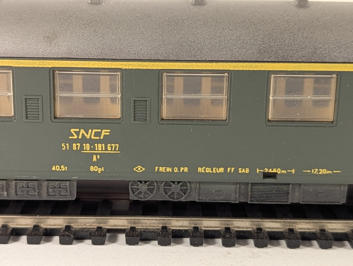 Lima HO Gauge SNCF 1st Class Coach Passenger Coach 51 87 10-181 677 SNCF Green