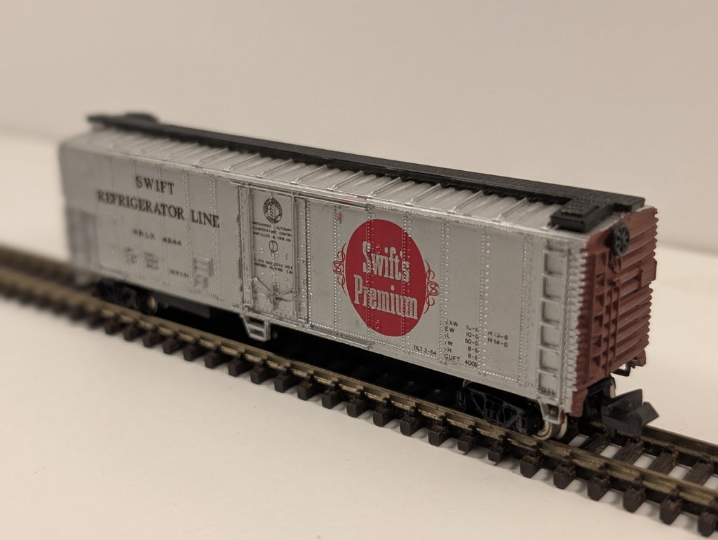 Bachmann N Gauge 51’ Steel Refrigerator Car – Swift’s Premium (SRLX 4244)