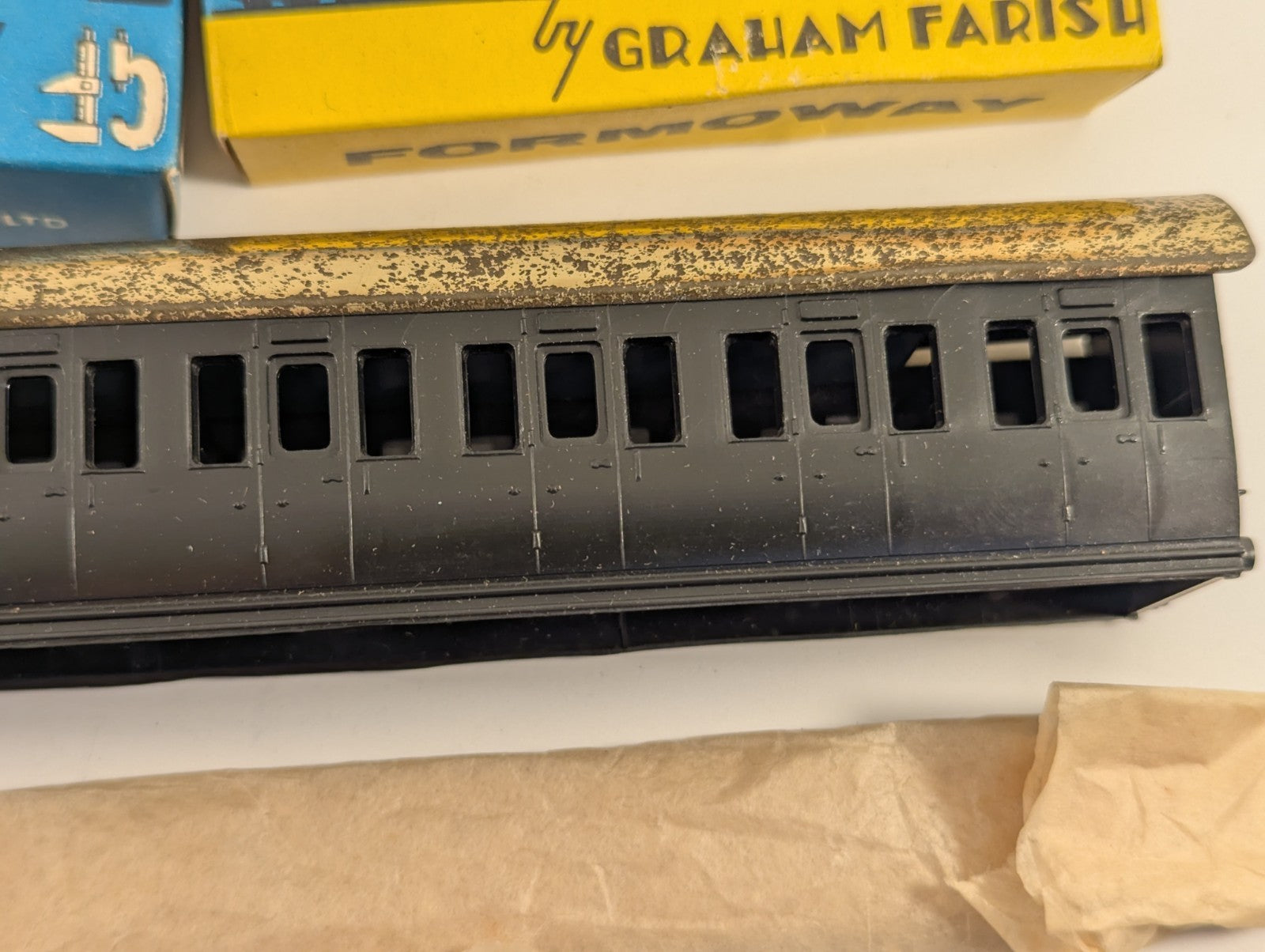 Graham Farish Suburban Model Railway Coach Kit