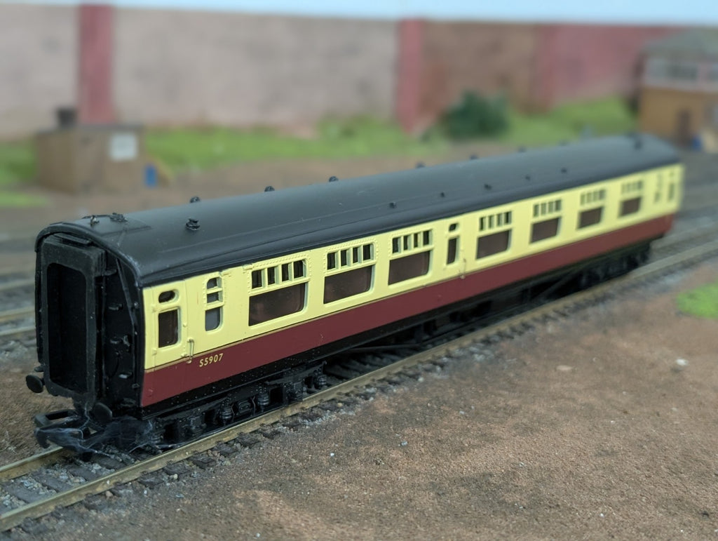 Bachmann 34-552 OO Gauge BR Crimson/Cream Bulleid Composite Coach S5907
