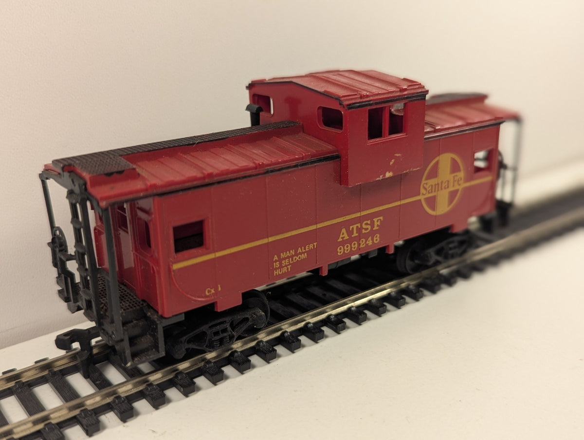 AHM HO Scale Santa Fe (ATSF) Wide-Vision Caboose No. 999246