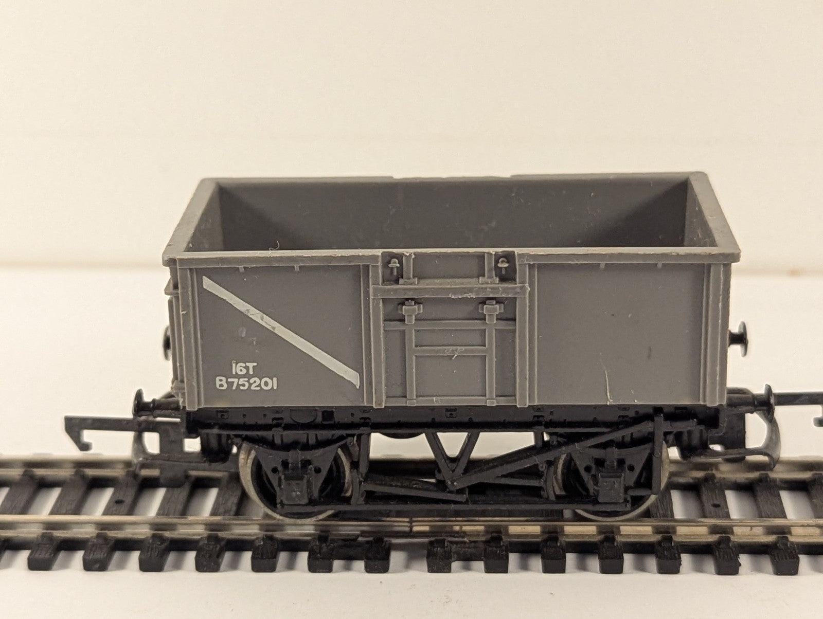 Triang OO Gauge 16 Ton Steel Mineral Wagon Goods Wagon B75201 BR