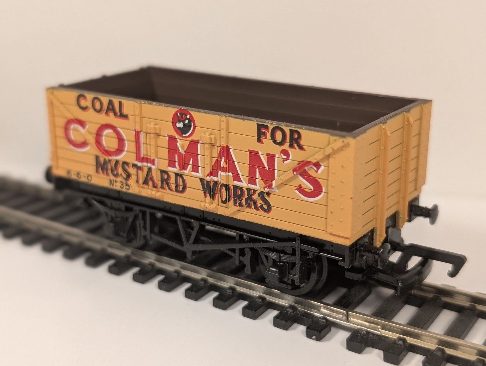 Mainline 37-127 OO Gauge 7 Plank Wagon Colman’s Mustard