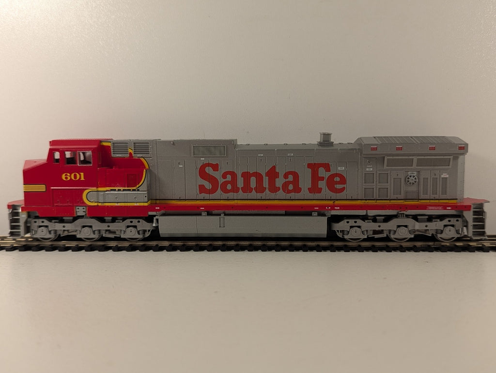 Athearn HO Gauge GE C44-9W Locomotive 601 Santa Fe Warbonnet 4902