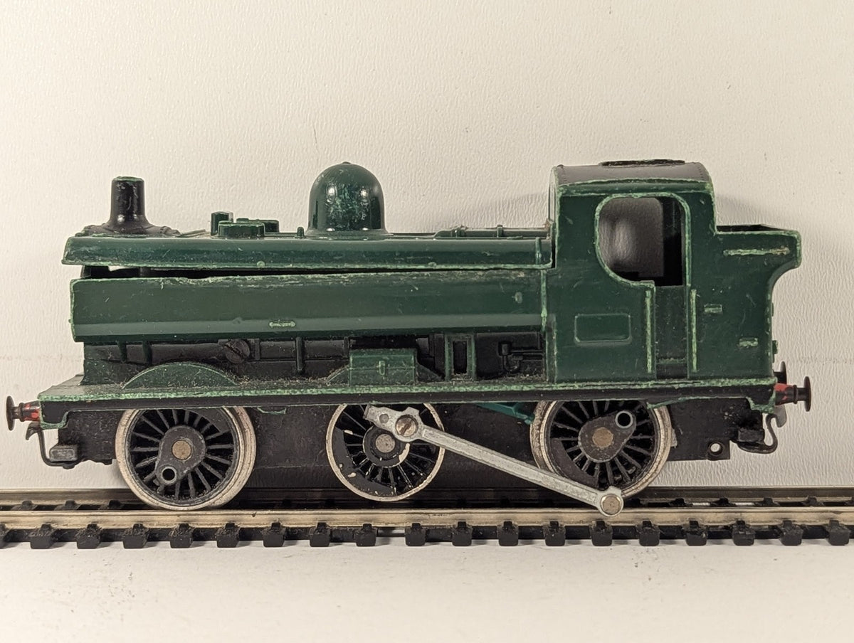 Hornby OO Gauge 0-6-0 Saddle Tank Locomotive Steam Locomotive Green
