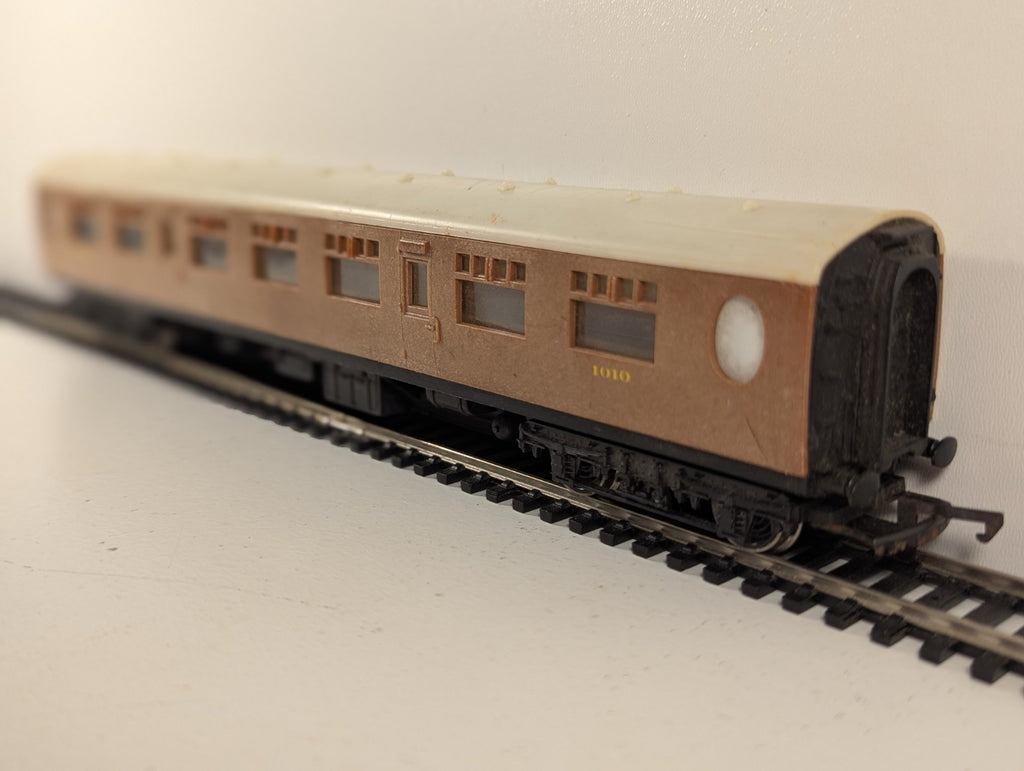 Hornby R745 OO Gauge LNER Corridor Full Third Coach