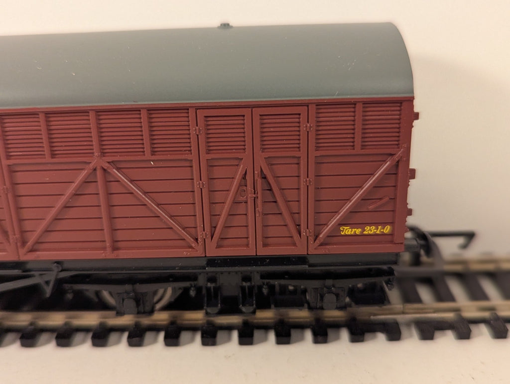Hornby OO Gauge R6539 BR Siphon H Bogie Wagon Maroon