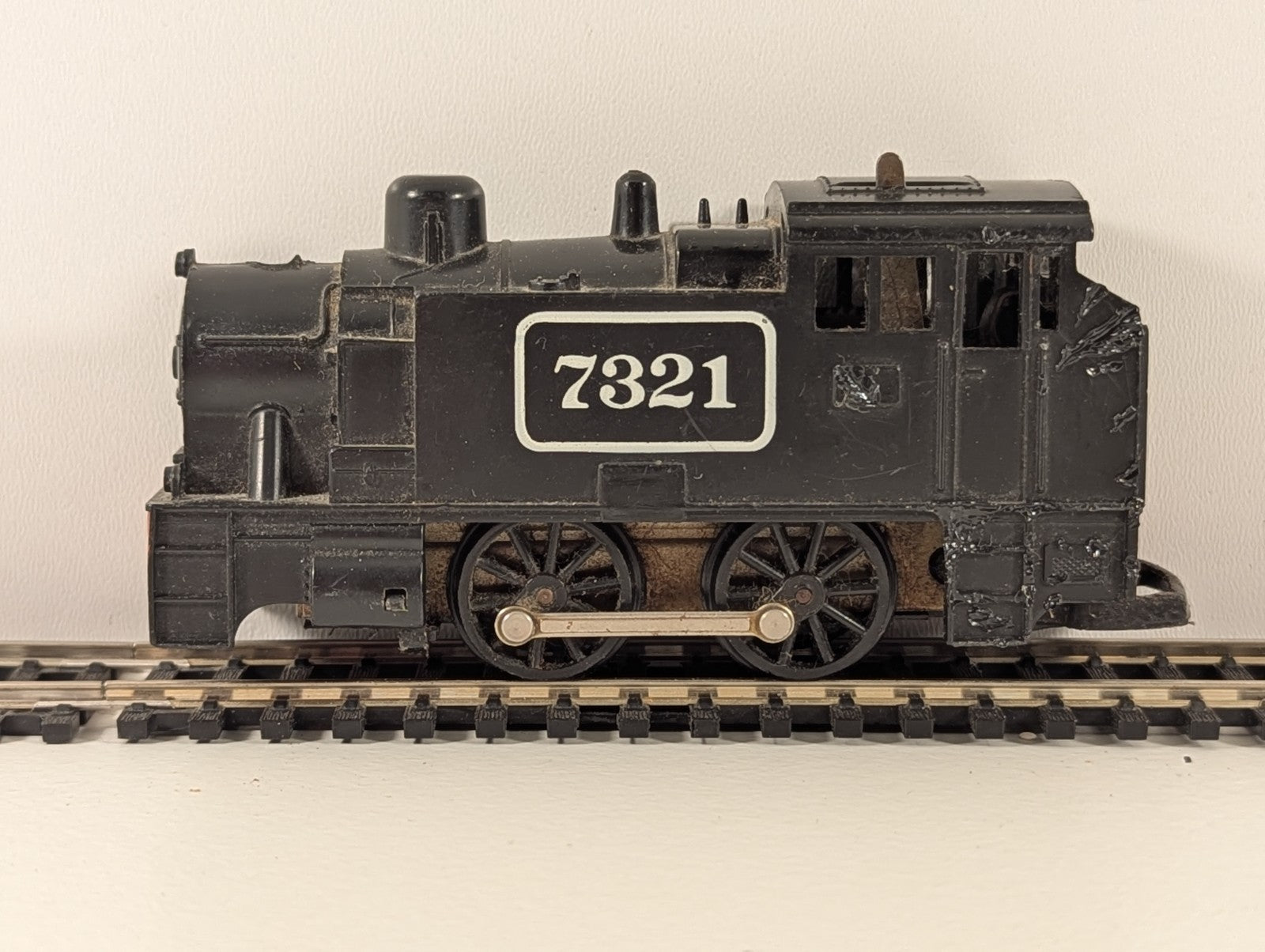 Tri-ang Hornby – Clockwork Locomotive (7321, Missing Funnel / No Key) – OO Gauge