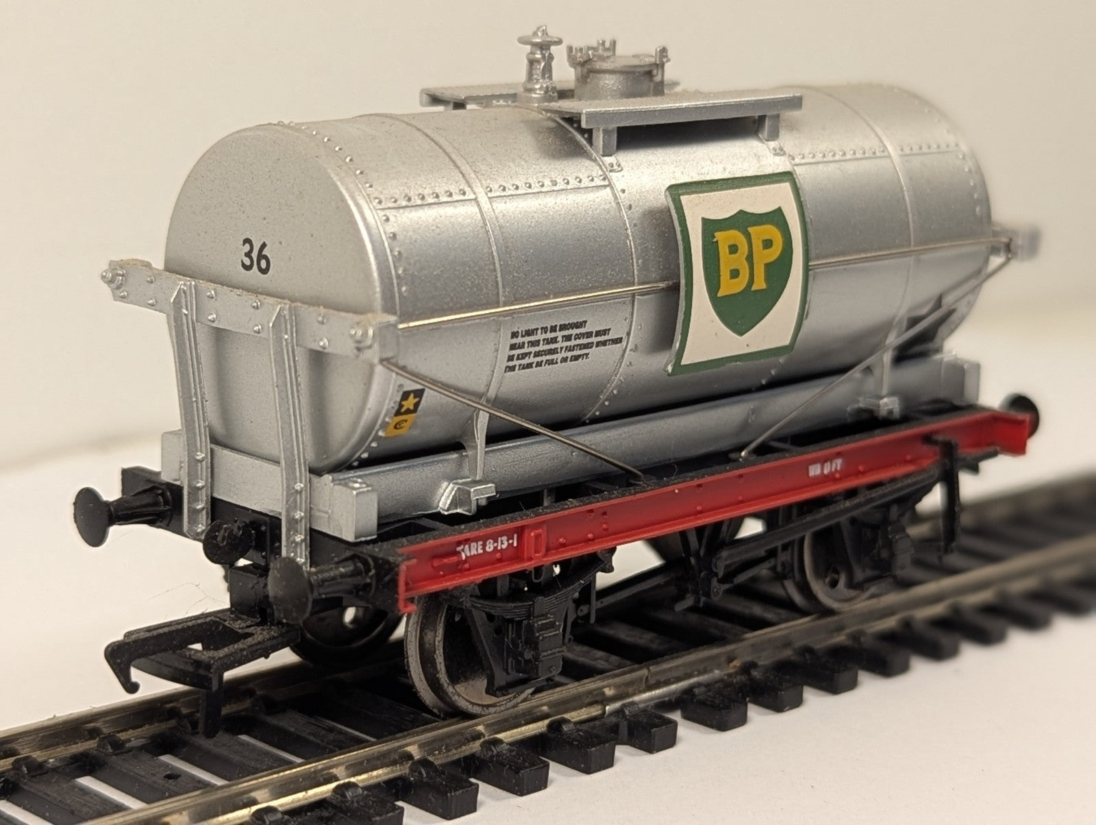 Bachmann OO Gauge 14 Ton Tank Wagon 36 BP Silver 37-078