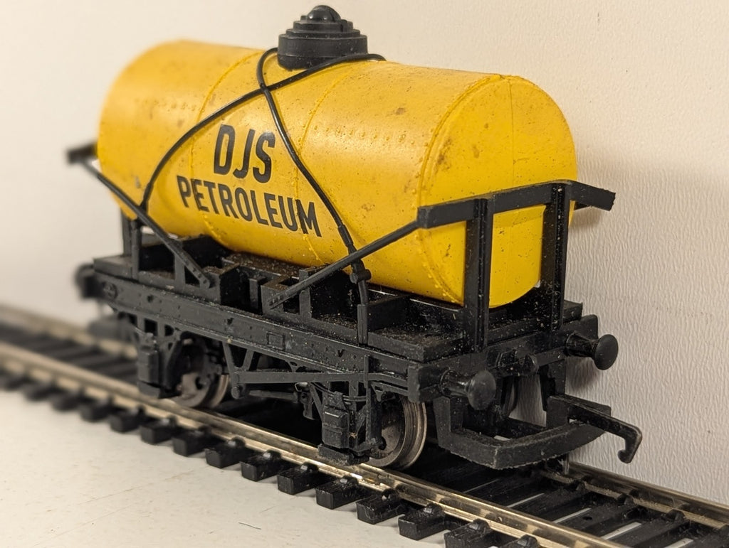 Hornby OO Gauge DJS Petroleum Tank Wagon Goods Wagon DJS Petroleum