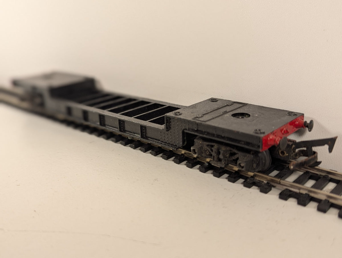 Tri-ang R118 OO Gauge Bogie Well Wagon – Repainted