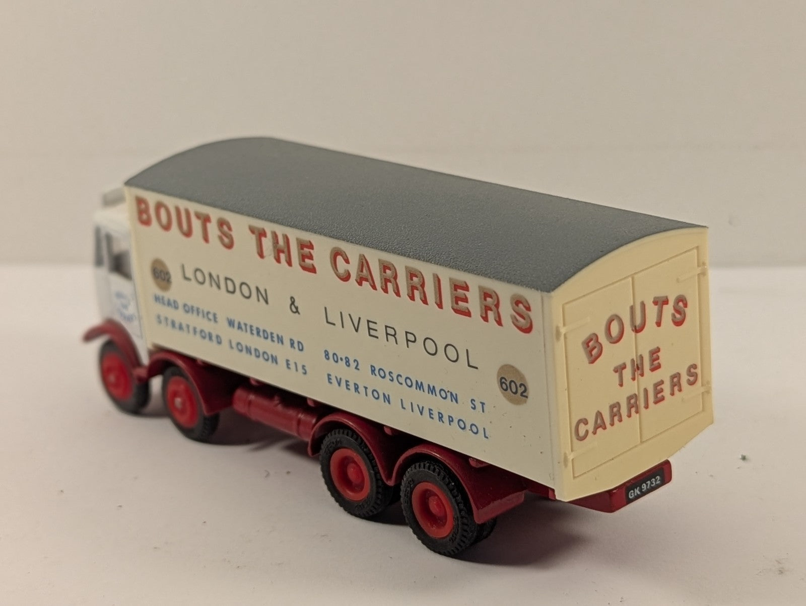 EFE 1:76 Scale AEC Mammoth Major MkI 8-Wheel Box Van Die-cast Model