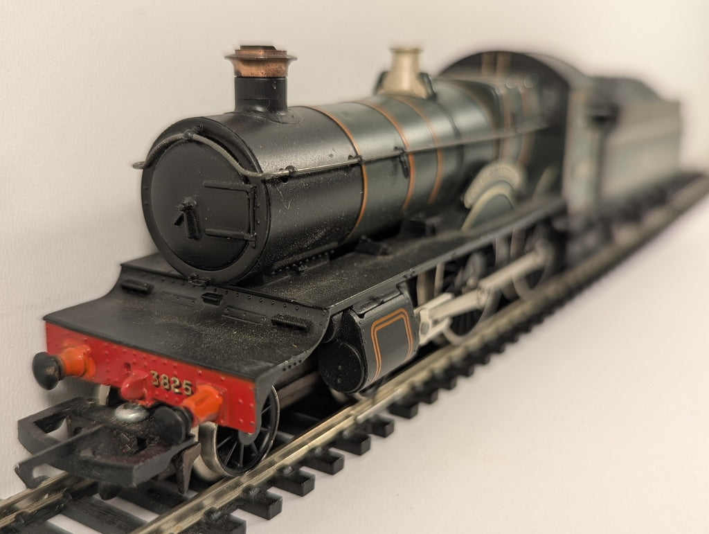 Hornby OO Gauge GWR County Class 4-4-0 'County of Denbigh' Steam Locomotive 3825