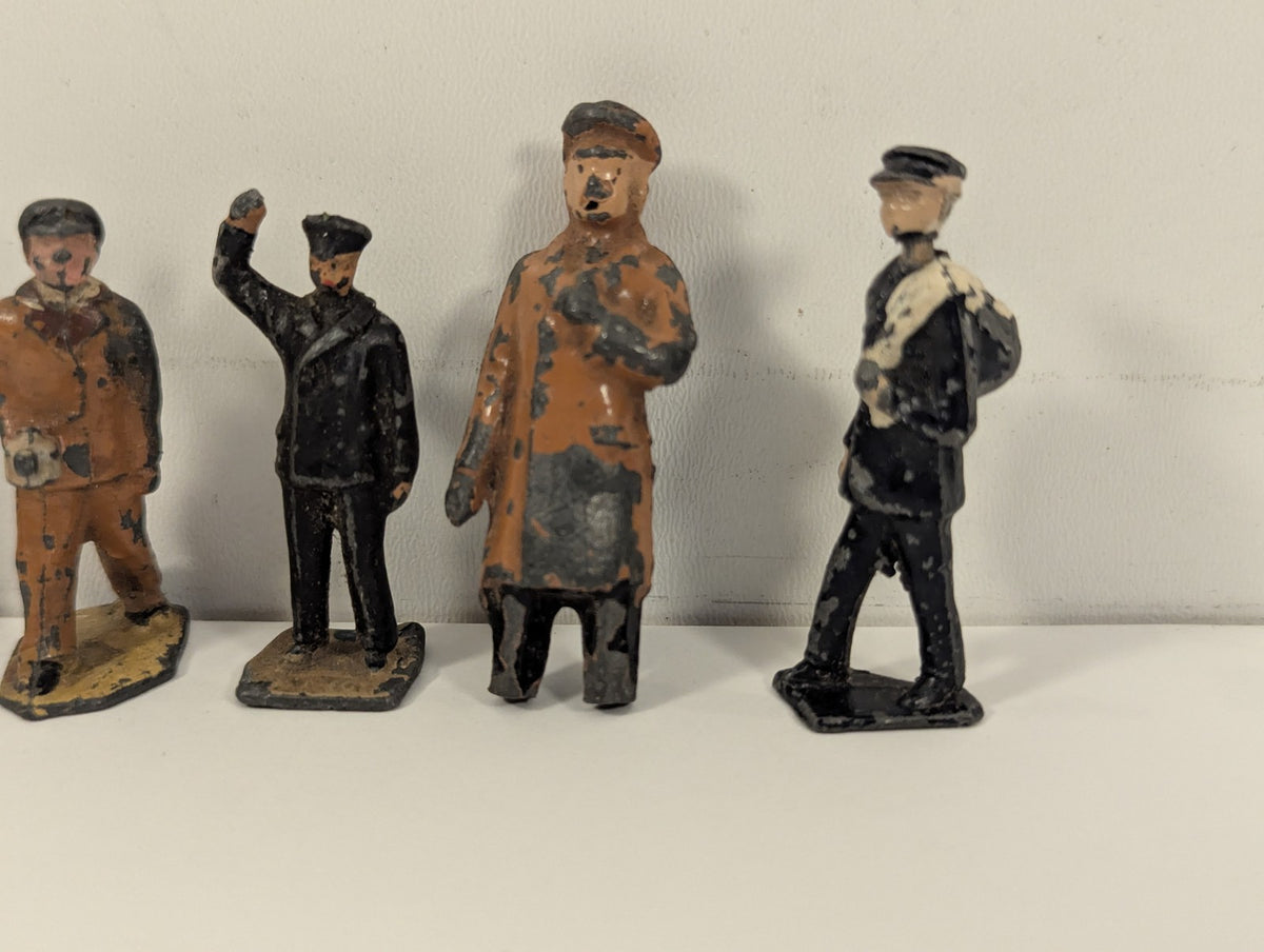Hornby Series O Gauge Assorted Station Staff and Passengers