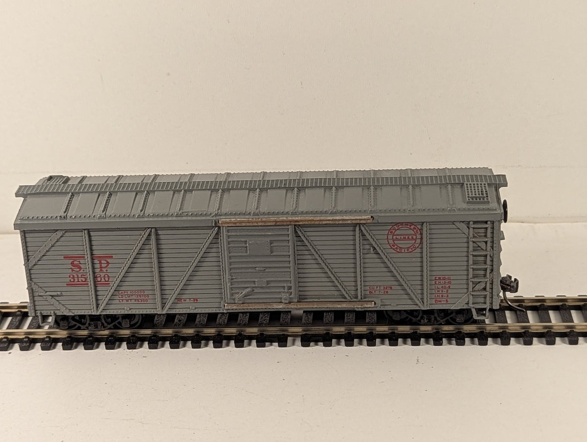 Varney HO Gauge Southern Pacific Outside Braced Boxcar Goods Wagon 31560