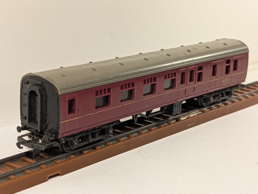 Tri-ang TT Gauge T83 Mk1 Brake Second Coach Maroon W53111