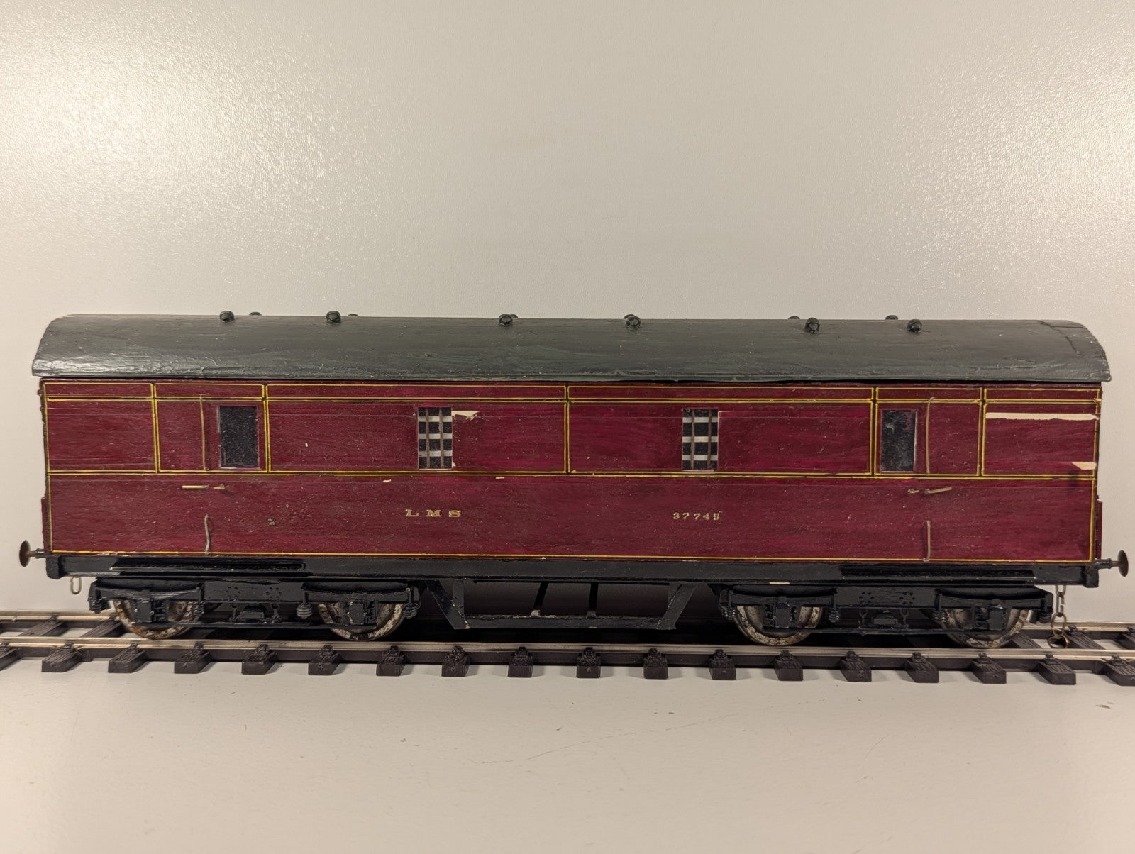 Kitbuilt O Gauge LMS Full Parcels Brake Van Maroon