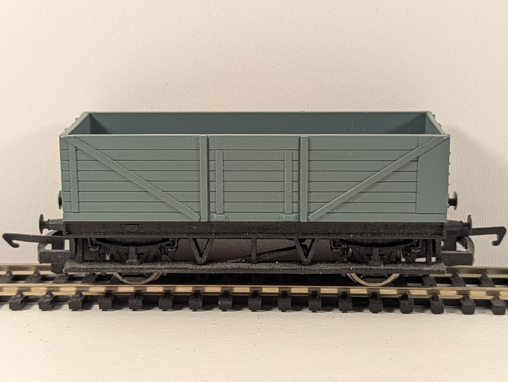 Hornby Freelance Long Wheelbase Wagon in Grey