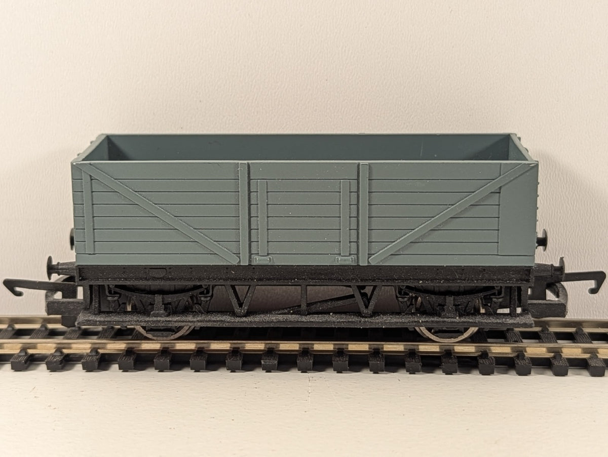 Hornby Freelance Long Wheelbase Wagon in Grey