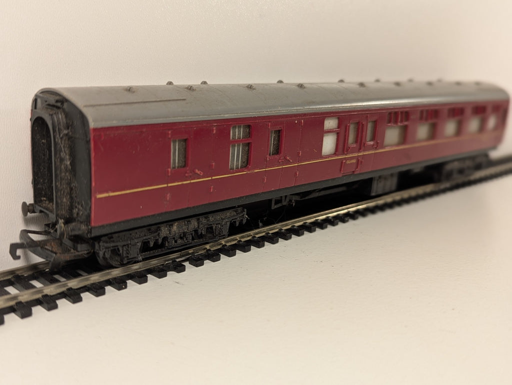 Hornby BR Mark 1 Full Brake model railway coach in maroon livery