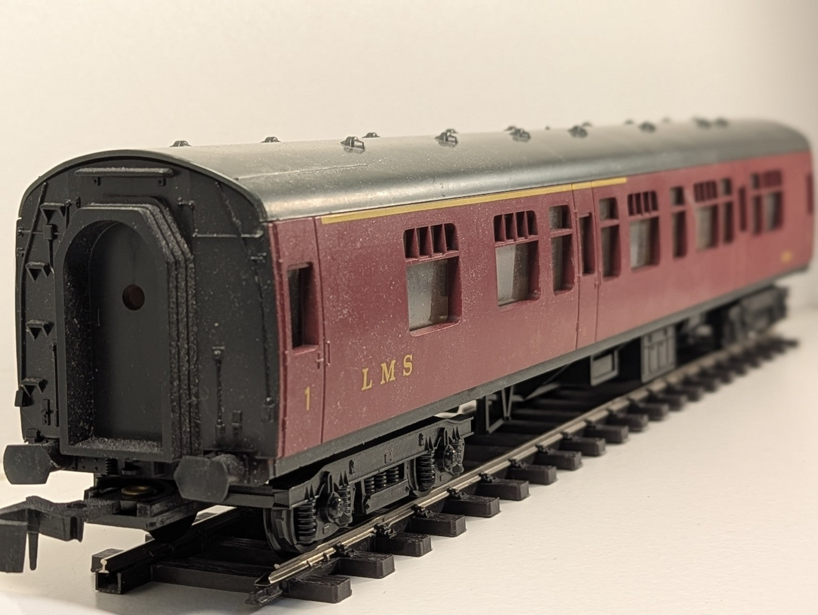 Lima O Gauge LMS 1st Class Corridor Composite Coach 15865 Maroon