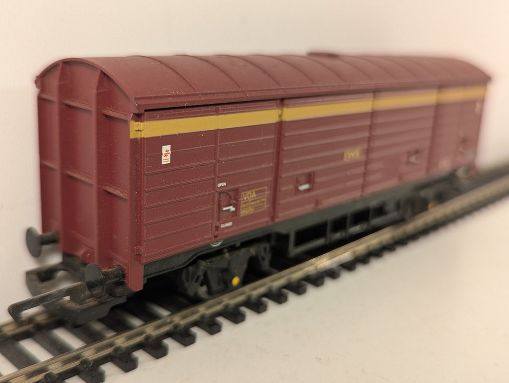 Hornby OO Gauge VDA Sliding Wall Van Goods Wagon 200731 EWS Maroon & Gold R6287