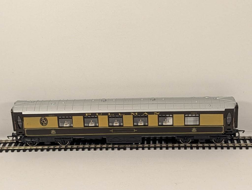 Hornby Railways OO Gauge Pullman Coach Passenger Coach Pullman Umber and Cream