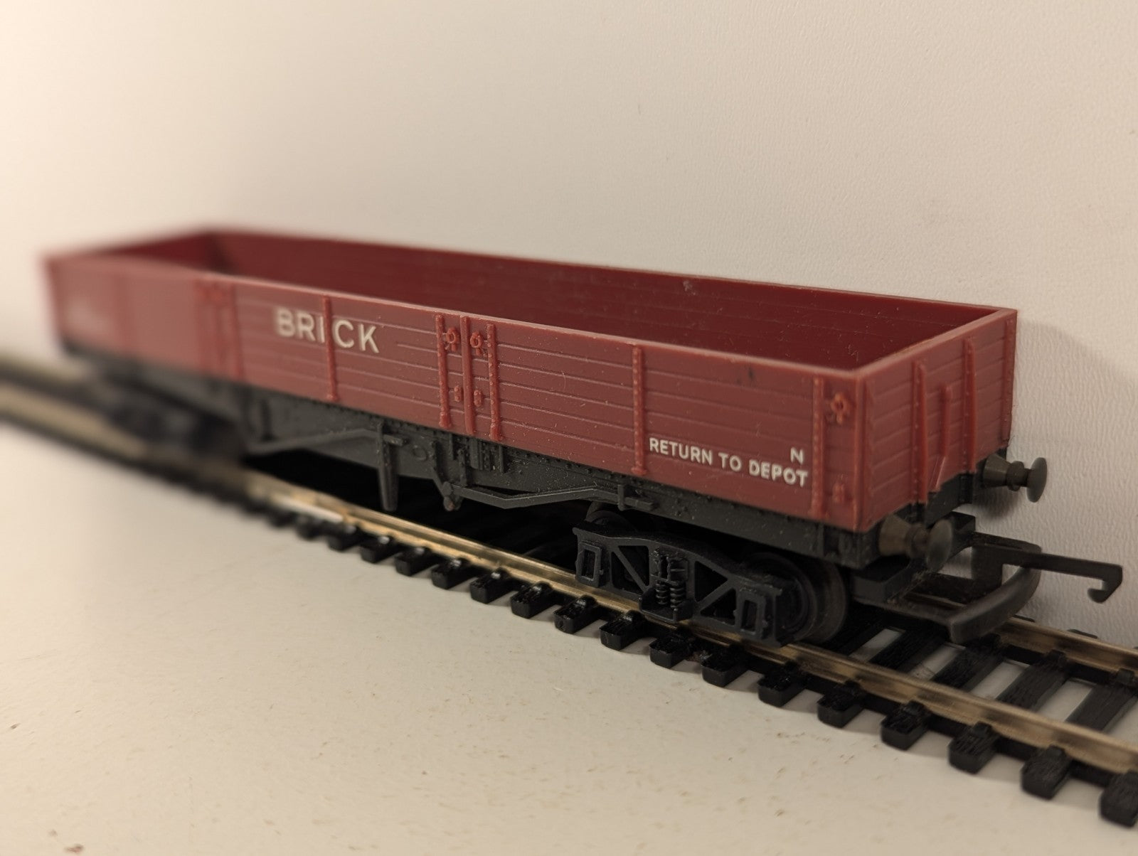 Tri-ang R219 OO Gauge Maroon Bogie Brick Wagon