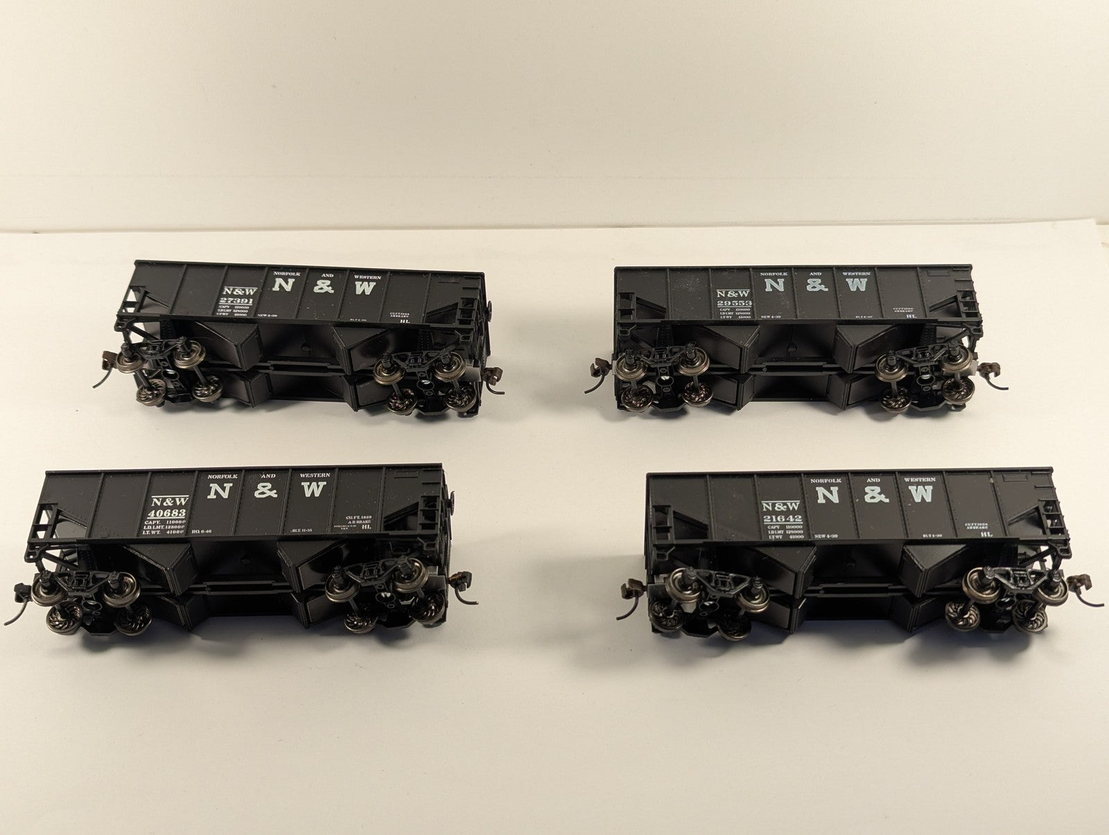 Athearn HO Gauge 34ft Ribbed Hopper Wagons Norfolk & Western