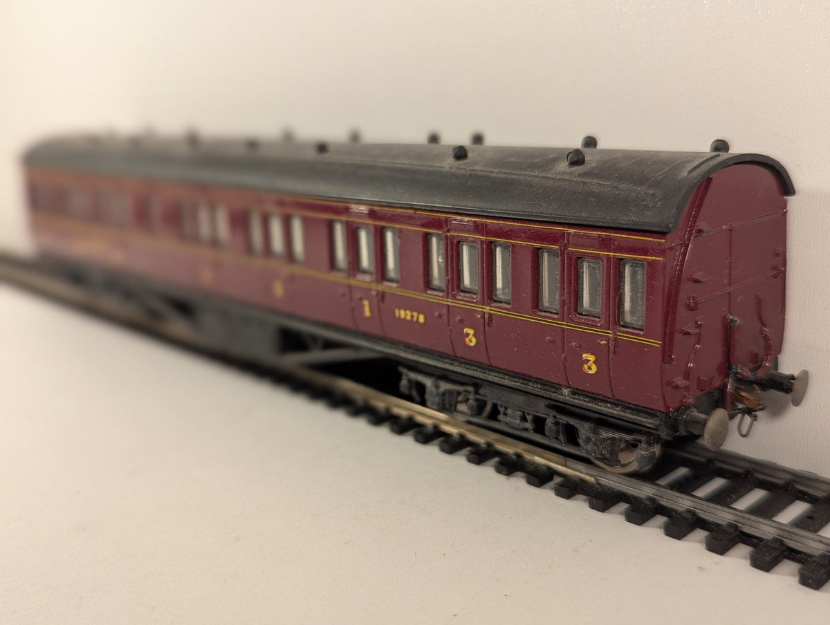 Airfix OO Gauge LMS Non-Corridor Composite Coach Passenger Coach 19278