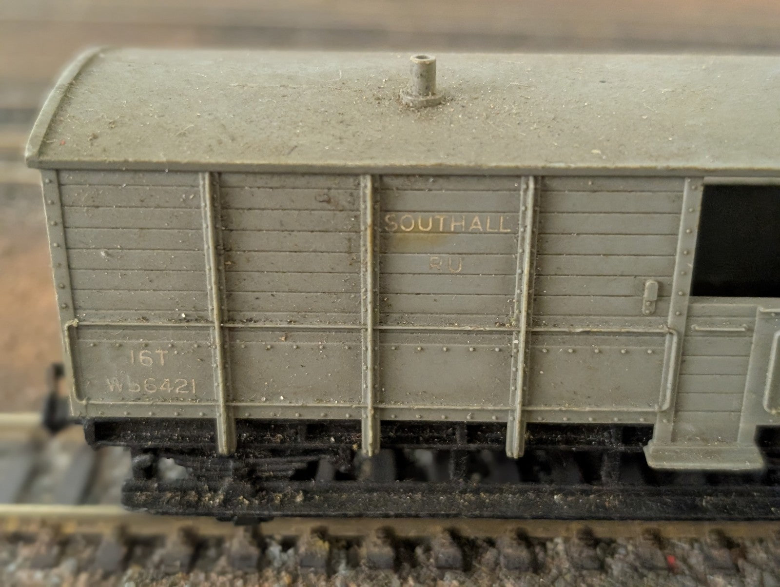 Hornby Dublo OO Gauge 16 Ton Brake Van W56421 "Southall RU"