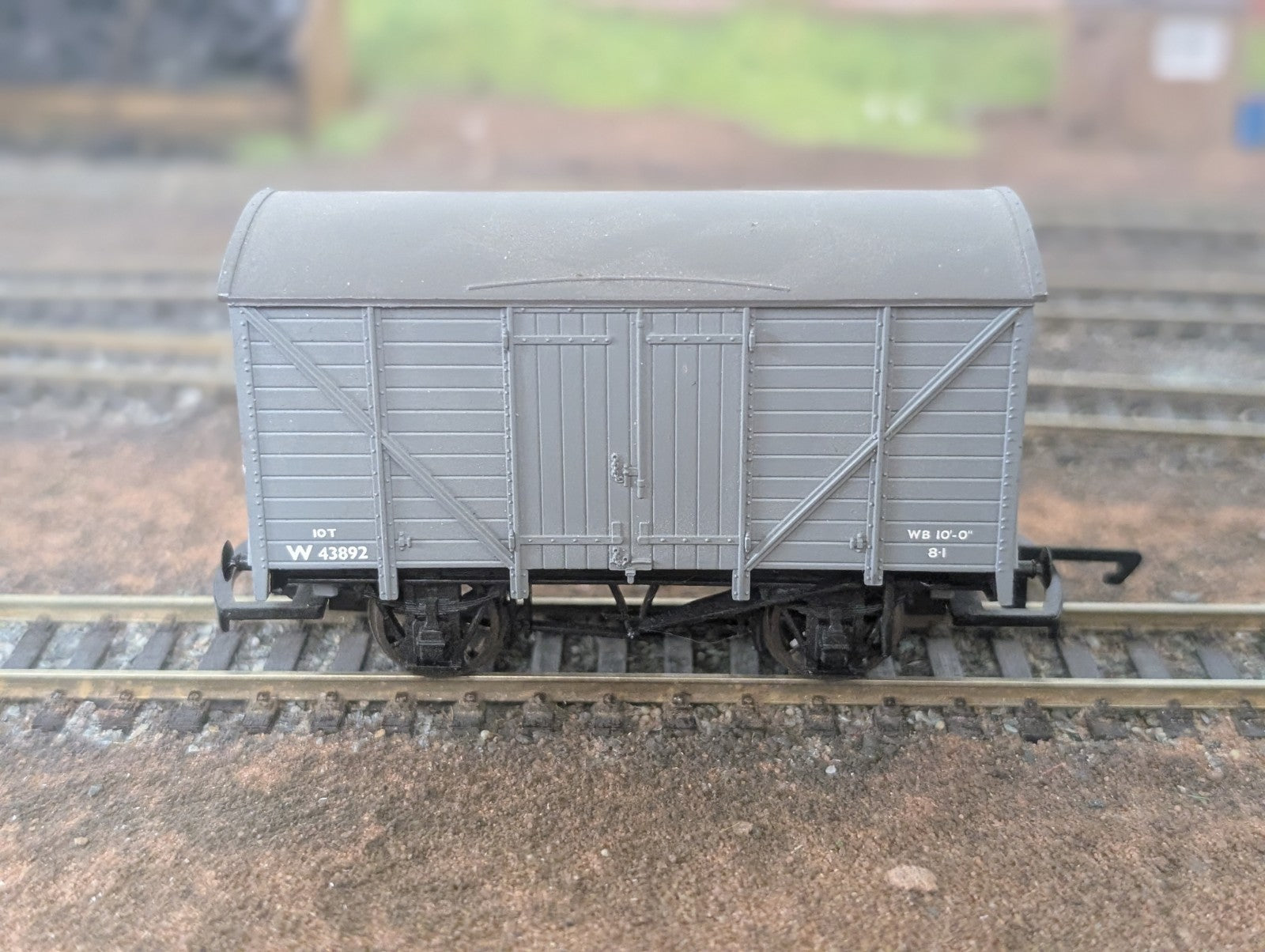 Hornby R1130V GWR Twin Vent Van W43892 Grey