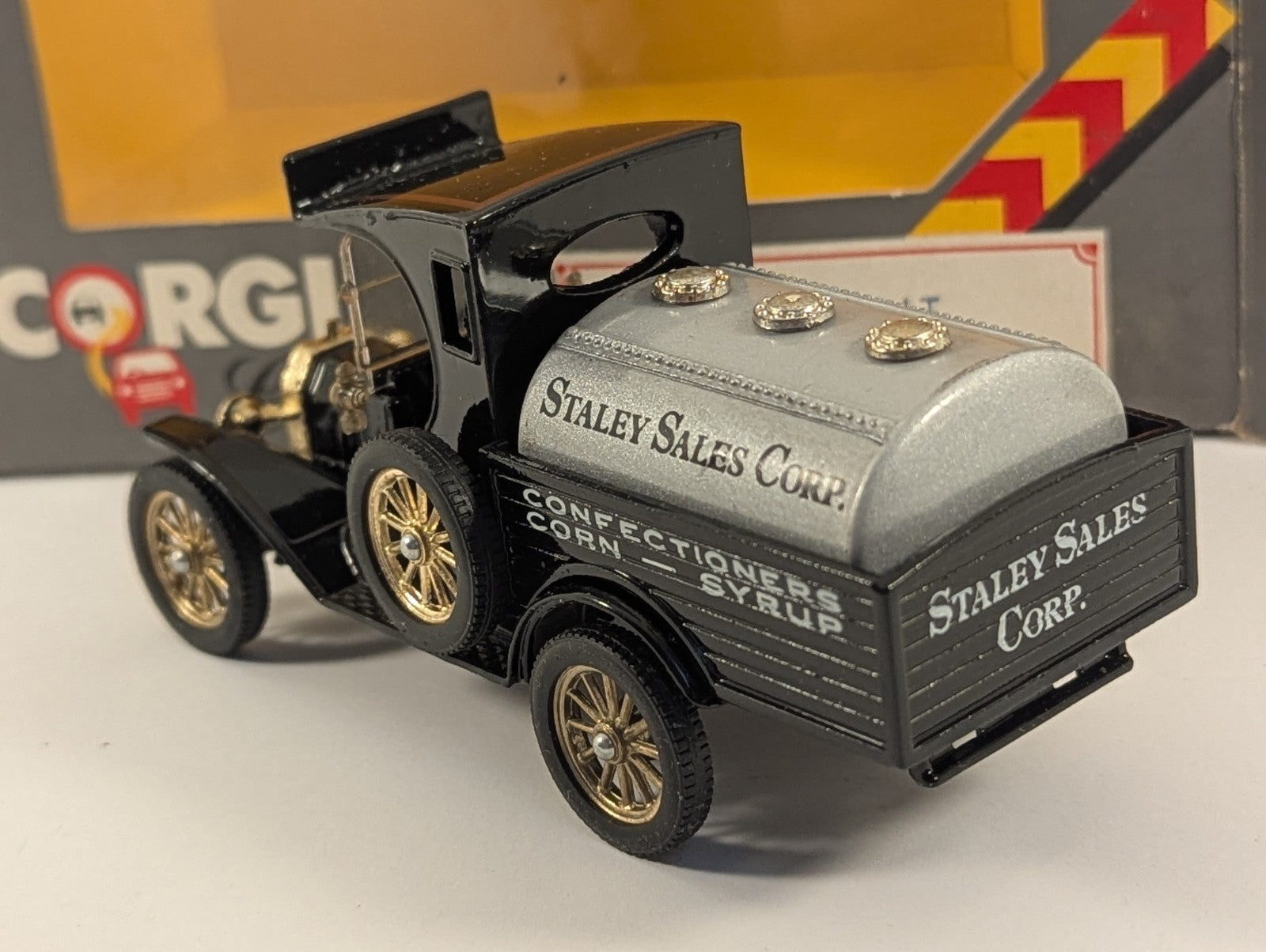 Corgi Classics C864/1 Ford Model T Tanker Staley Sales Corp